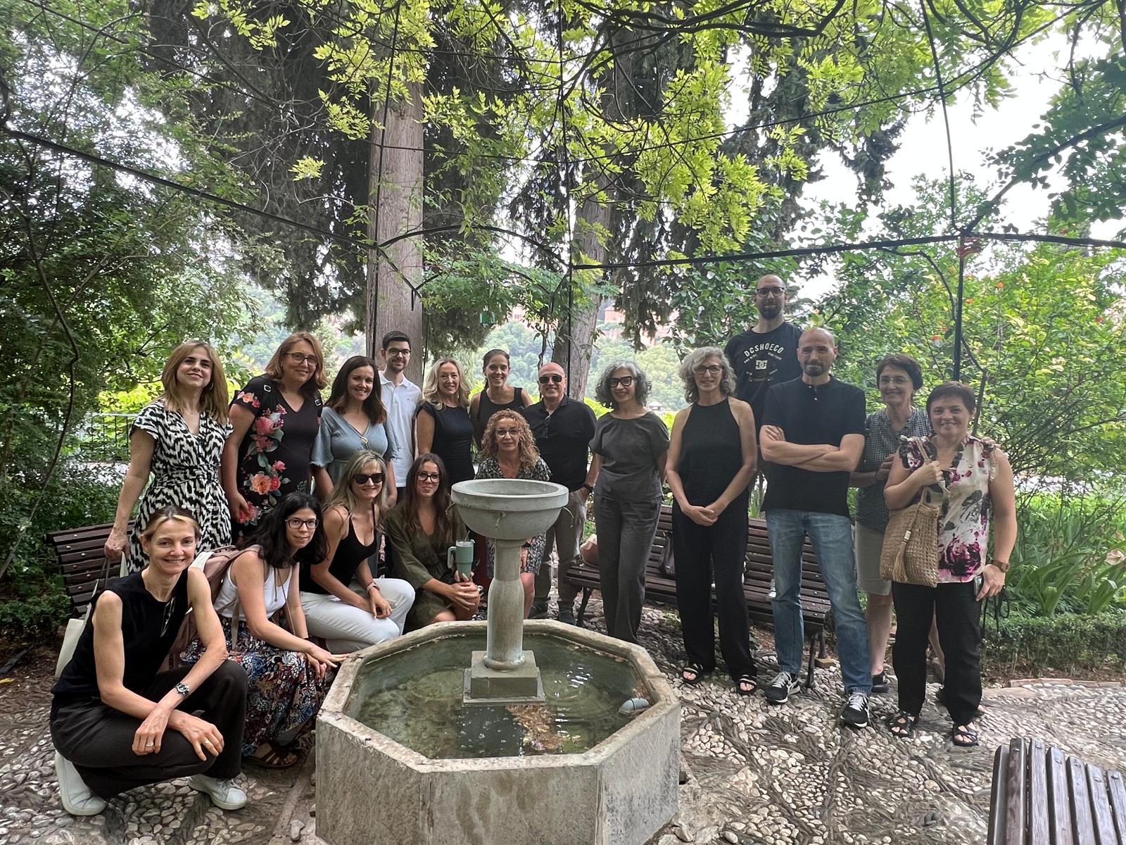 Fotografía del grupo en el Carmen de la Victoria