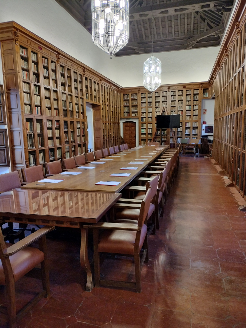 Reunión de Gerentes mesa de reunión con sillas